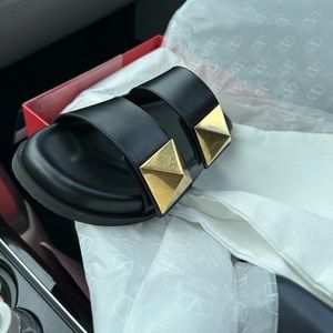 Valentino Garavani One Stud Leather Slide / Black